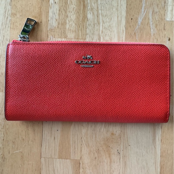 Coach travel wallet -scarlett in color - brand new - Picture 2 of 12
